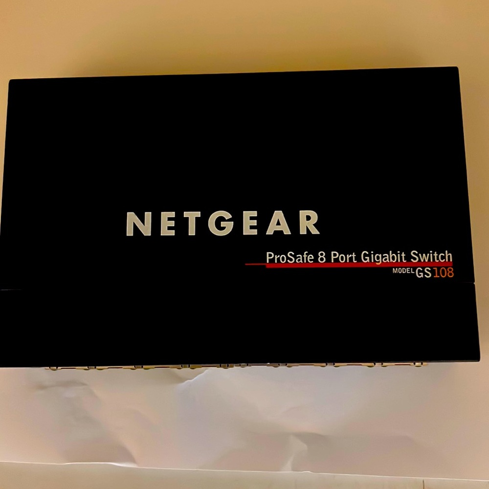 Neat gear Pro safe 8 ports use in great condition